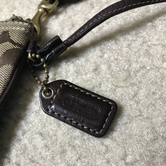 COACH: original, authentic, wristlet - Picture 2 of 3